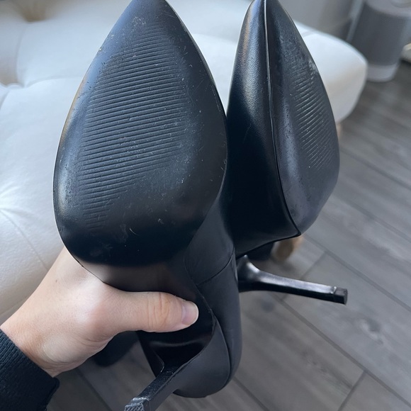Steve Madden Classic Leather Black Heels - Picture 6 of 6